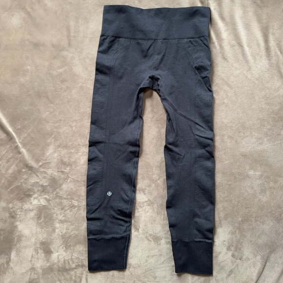 Lululemon Ribbed Leggings- Gray- Size 8/ M - Picture 2 of 4
